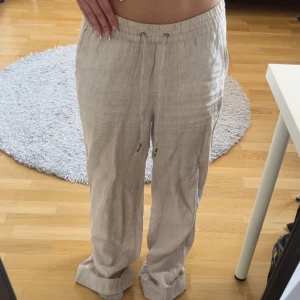 Linnebyxor  - Linnebyxor som ej används längre eftersom de är för långa på mig 
