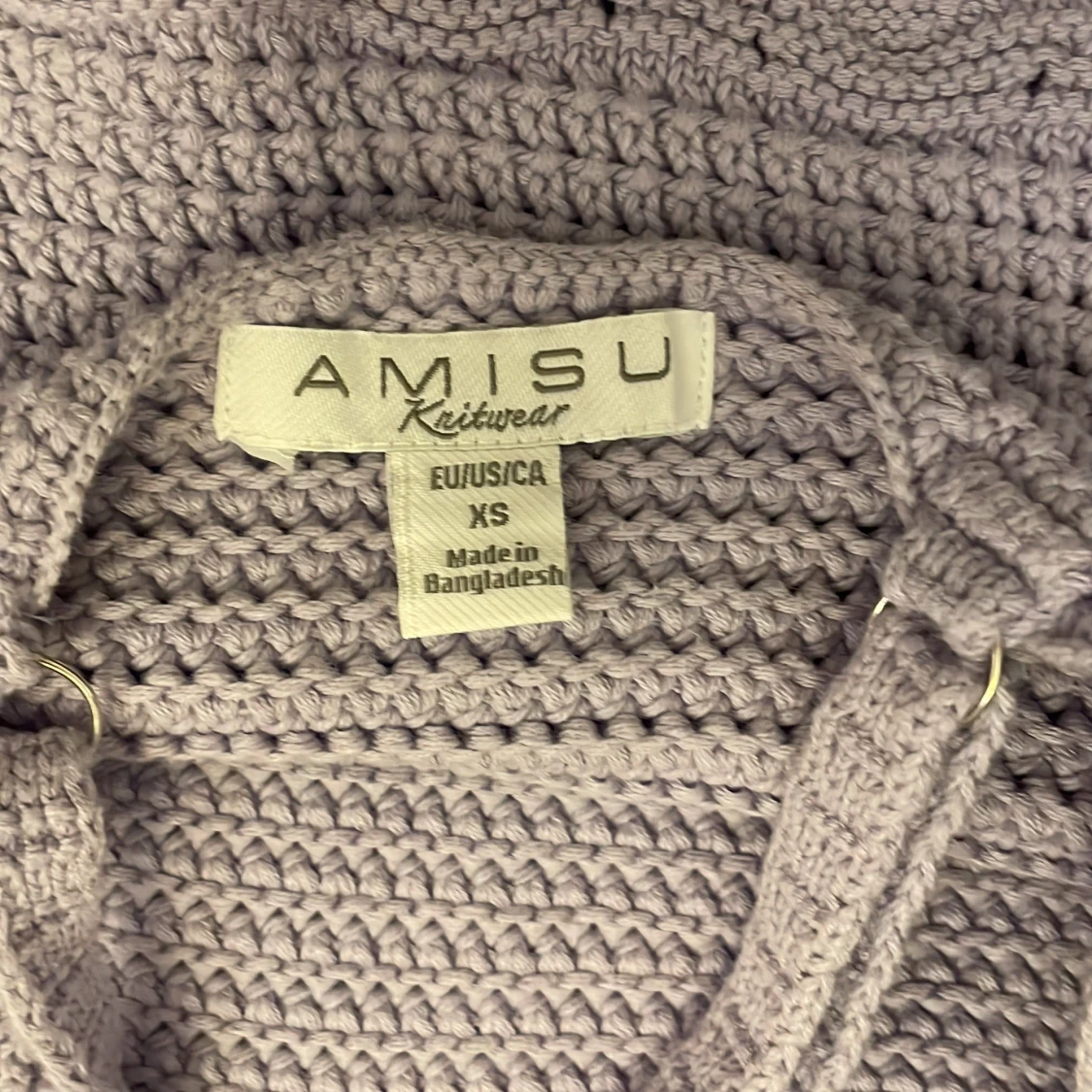 Lila stickad linnetopp från Amisu - 2