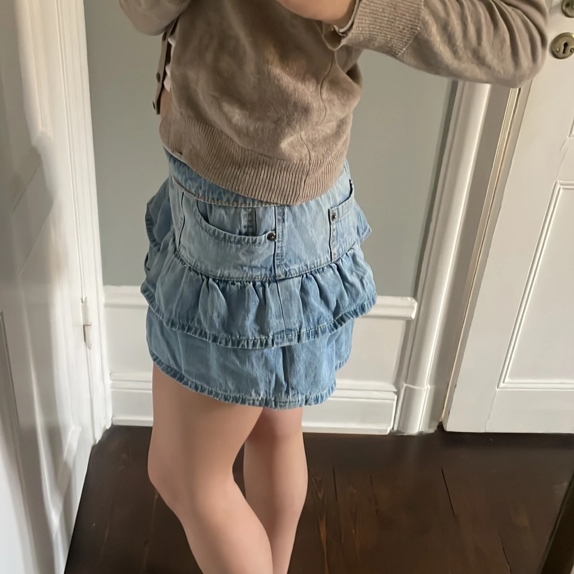 Blå jeanskjol med volanger - 2