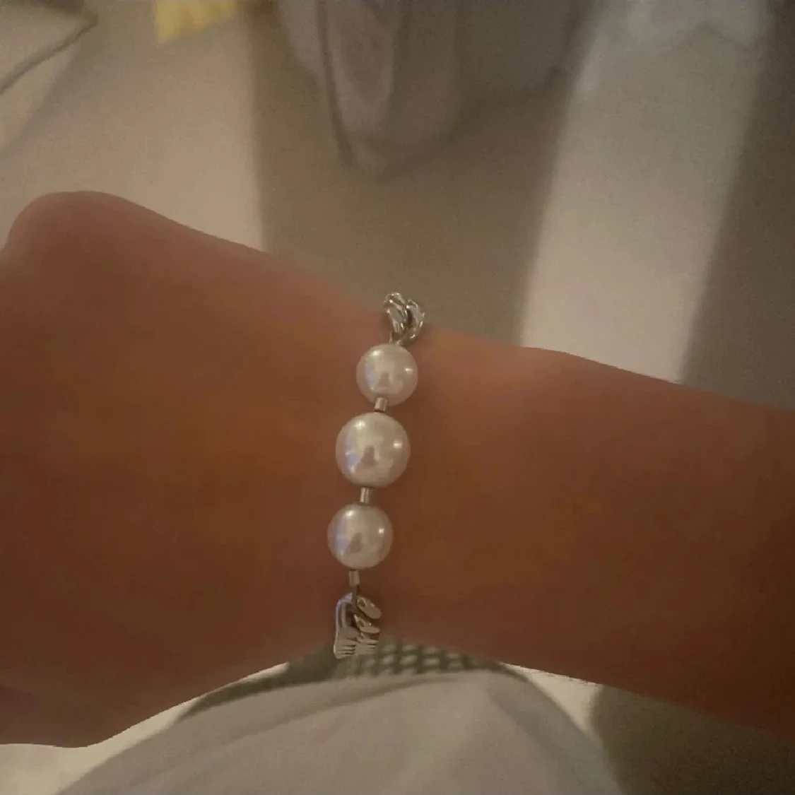 Silverarmband med pärlor