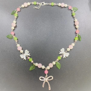 Halsband - 100% handgjord ! Kontakta innan du trycker på köp nu, om du inte kontaktar kommer jag inte skicka halsbandet. Swish betalningar går också jättebra!💞 