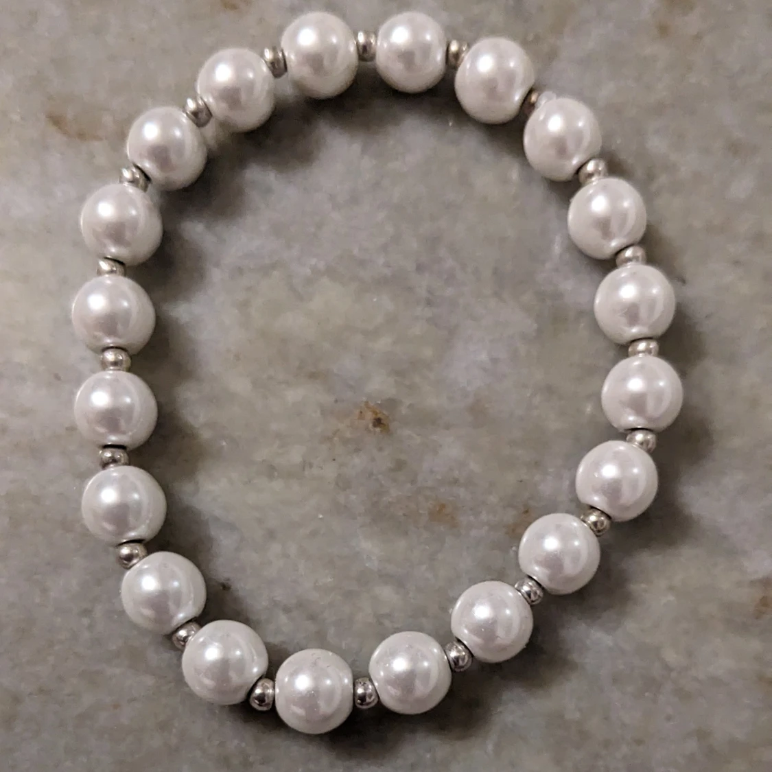 Vitt pärlarmband - 2