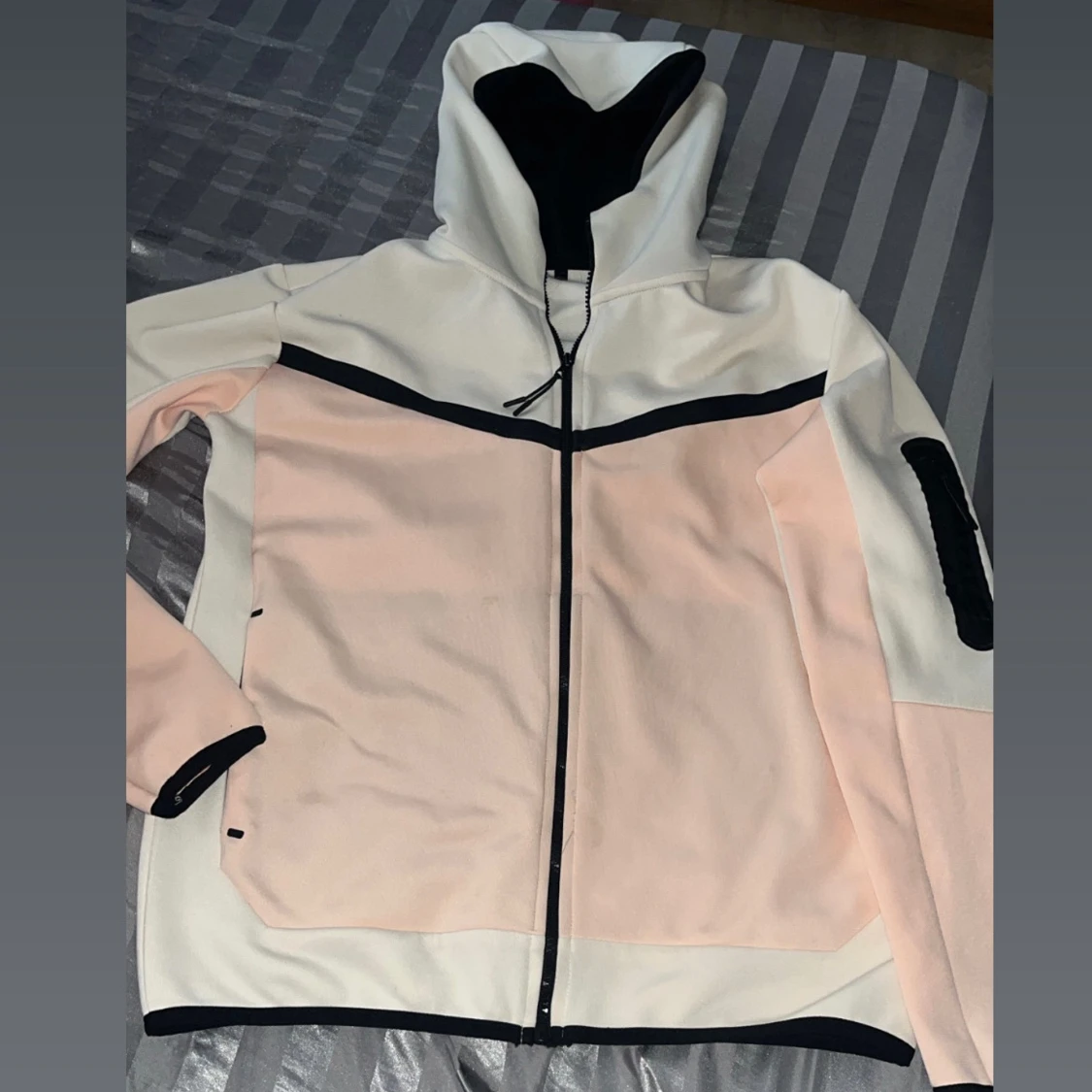 Vit och rosa kofta med byxor - 2