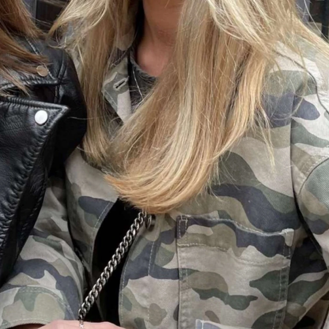 Camouflagejacka med knappar - 1