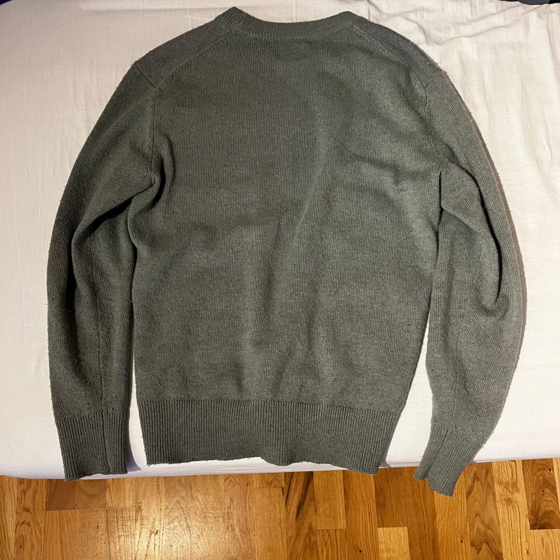 Grå tröja från H&M Essentials