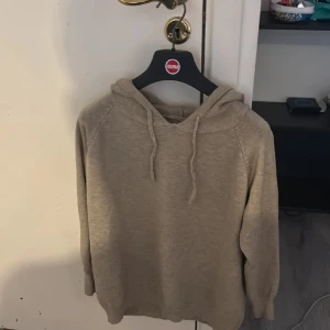 stickad tröja  - 10/10 skick 
