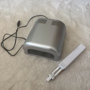 UV lampa - Stor UV lampa från Nded med extra ljusrör. Funkar perfekt med 3 stycken olika ”styrkor”, men har endast några repor på utsidan. 