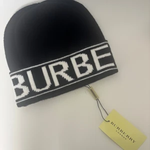 Burberry mössa - Fin mössa från burberry som ej kommer till användning | Onesize | Fraktar samma dag om köp sker innan 22:00