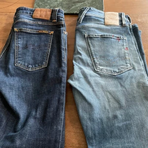 Replay+Nudie jeans - Nudie och replay jeans i jätte fint skick för ett billigt pris. Båda har storleken 30w och super snygga detaljer🤩
