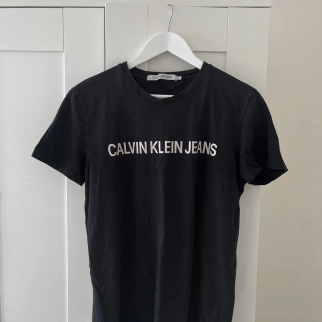 Svart t-shirt från Calvin Klein Jeans