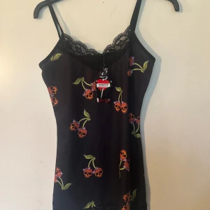 Linne M/L fr Insanity - Linne fr Insanity. Storlek M/L. Lite stretchiga. Helt nytt.