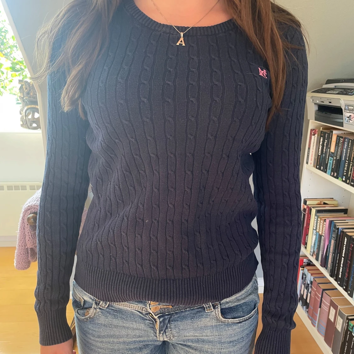 Mörkblå kabelstickad tröja från Gant