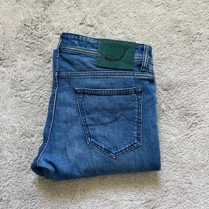 Jacob Cohen jeans   - Säljer mina Jacob Cohen jeans då ja inte använder dom, jättebra skick