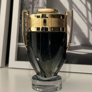 Invictus parfum - Säljer min Paco rabanne Invictus parfum, ungefär 70 av 100 milliliter kvar i flaskan. Har tyvärr ingen låda, byten funkar också 