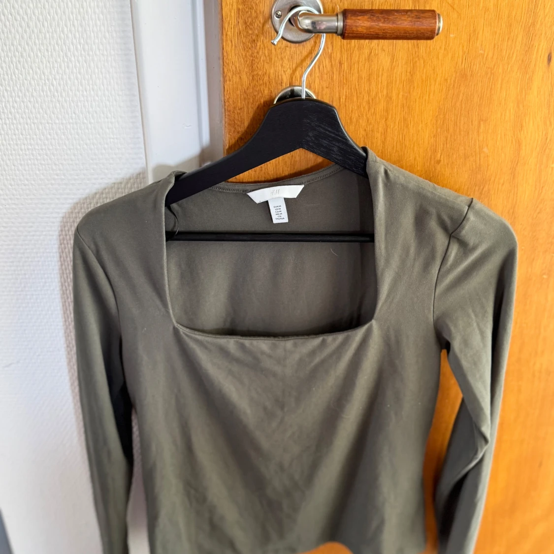 Olivgrön långärmad topp med fyrkantig ringning från H&M - 3