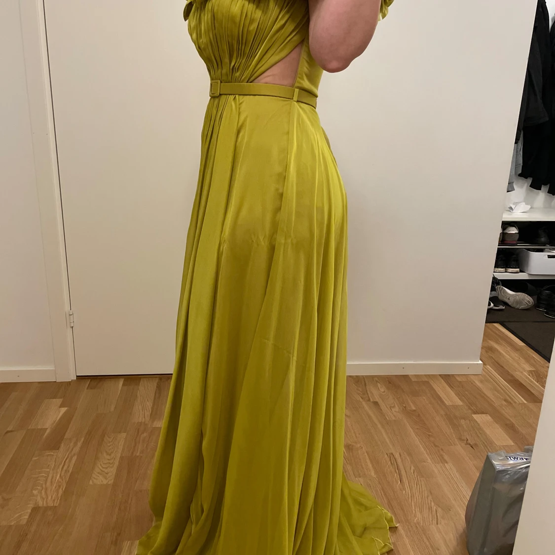 Grön långklänning med stora blommor - 3