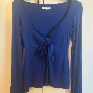 Knyttröja från DesignBySi - As snygg knyttröja från DesignBySi som Tyvvär inte kommer till användning. Inga defekter. Storlek Xs/S och pris går att diskutera 