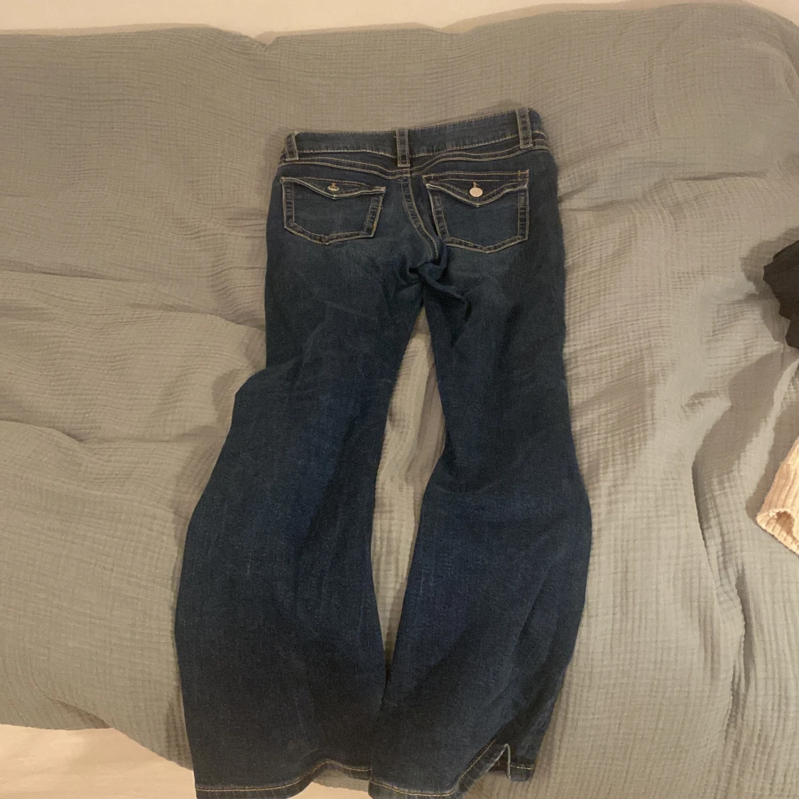 Mörkblå bootcut jeans - 1