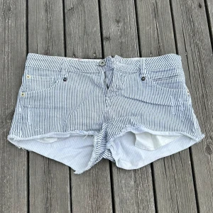 Randiga shorts - Säker dessa super fina somriga shortsen! 