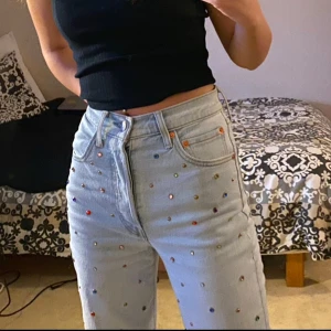 Levis jeans - Säljer dessa unika levis som tyvärr har blivit för små för mig. Några små fläckar som knappt syns & lär gå bort i tvätten, annars i toppen skick.