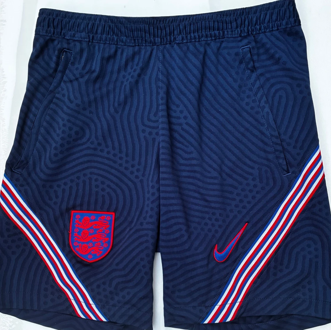 ENGLAND SHORTS DRY STRIKE EURO 2020 - NAVY/BLÅ/RÖD