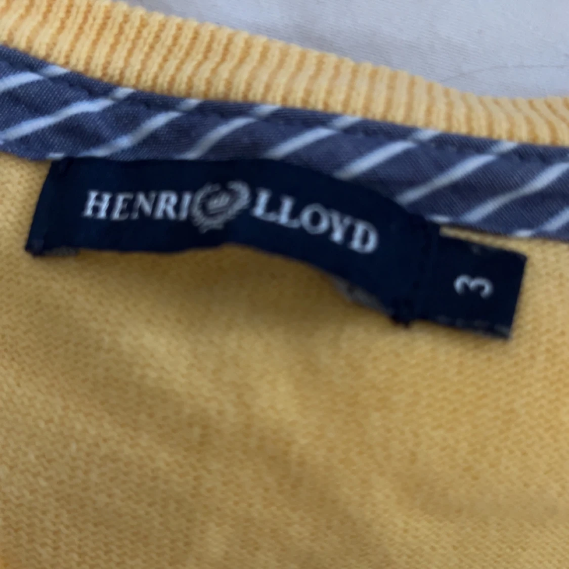Gul v-ringad tröja från Henri Lloyd - 2