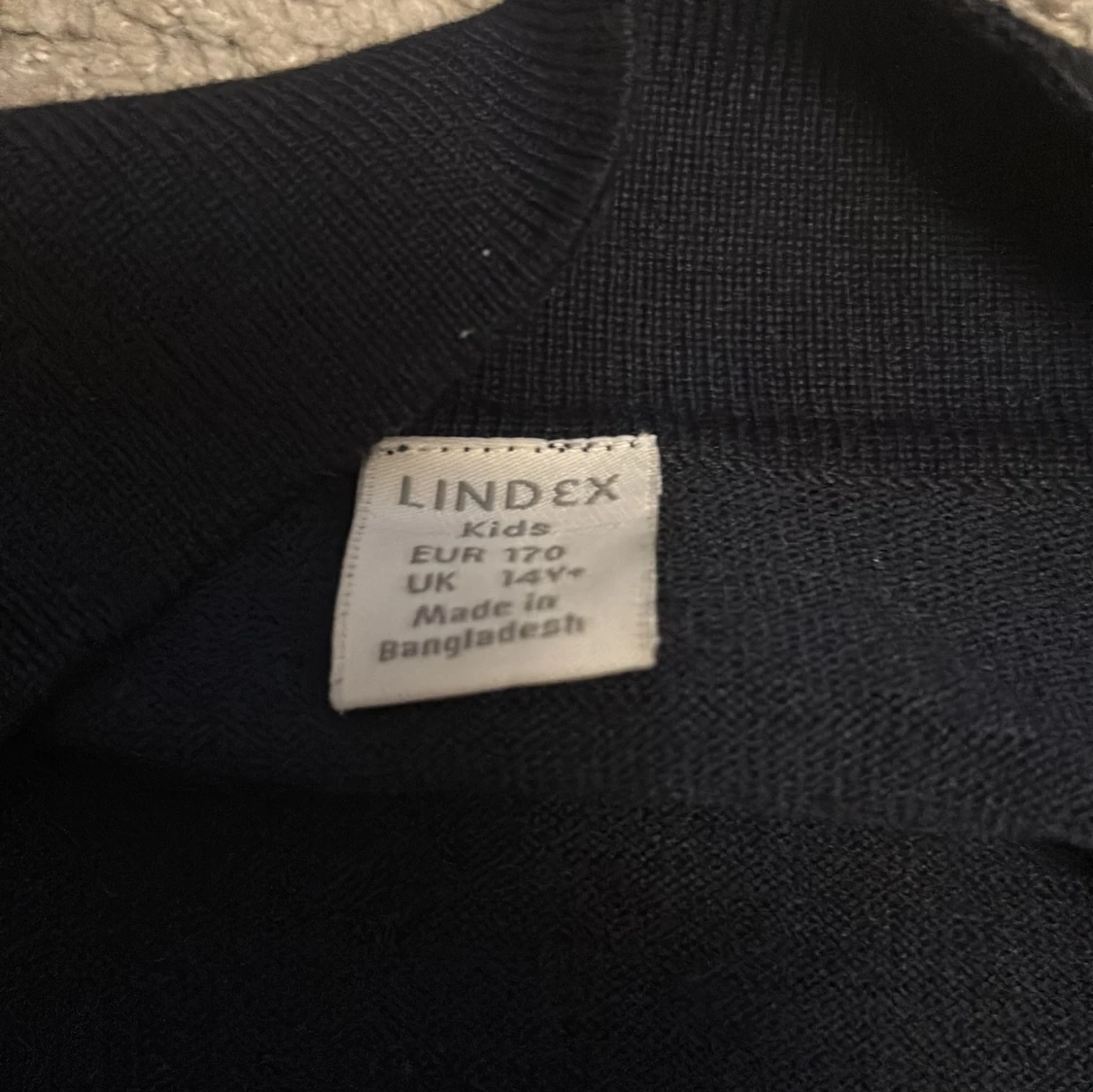 Mörkblå pikétröja från Lindex - 2