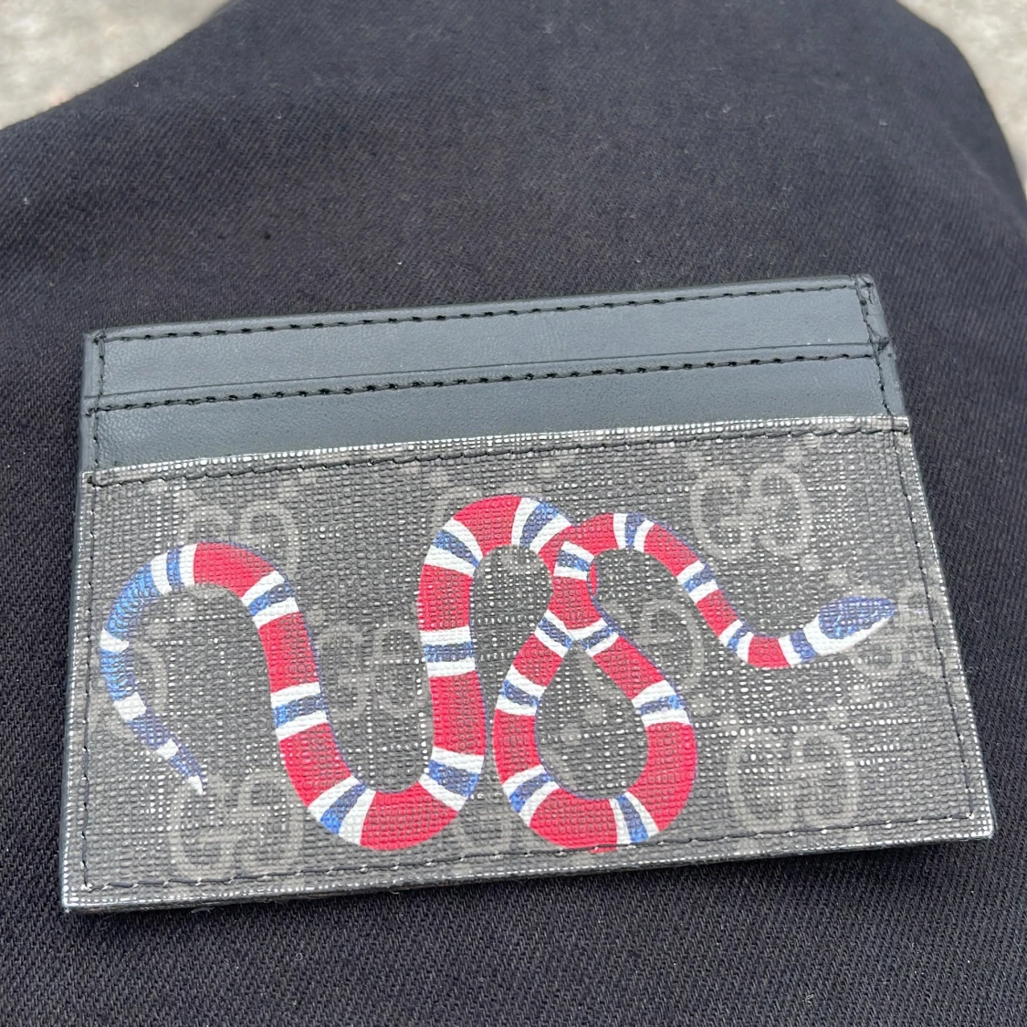  plånbok med ormmotiv