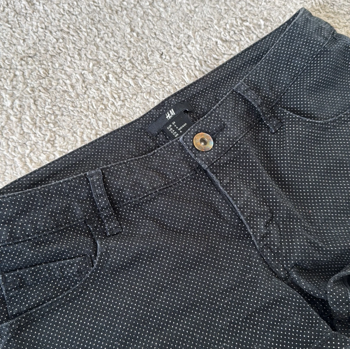 Svarta prickiga shorts från H&M - 2