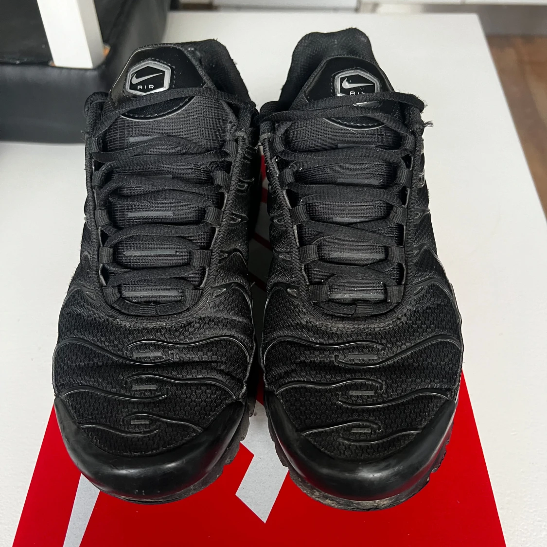Svarta Nike Air Max Plus sneakers - 1