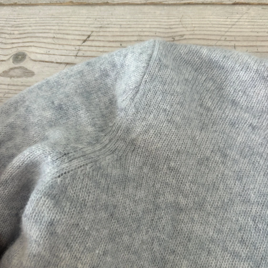 Grå stickad tröja med rosa detaljer från FROM FUTURE - 2