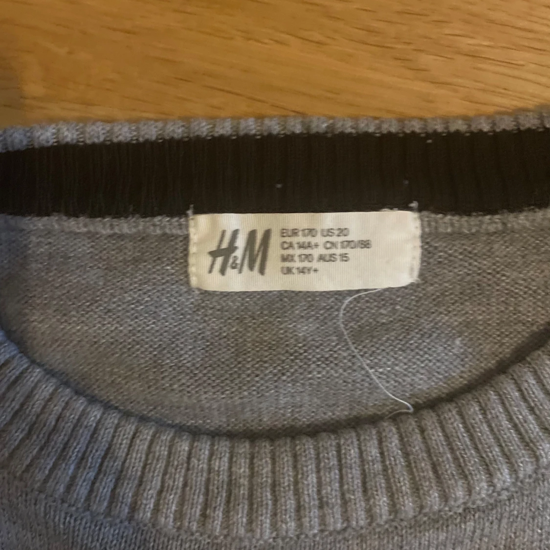 Grå stickad jultröja med renmotiv från H&M - 1