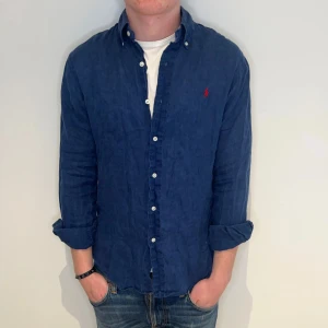 Ralph lauren linneskjorta  - Ralph lauren  linneskjorta | Skick: 9/10 | Size - S | Märke - Ralph lauren | Fraktar via postnord eller instabox på köparens bekostnad | Hör av dig vid minsta fråga eller fundering 