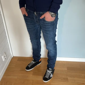 Replay jeans  - Replay Jeans | slim fit | skick 9/10 | Storlek 33/32 | Pris - 499kr | Modellen är ca 181cm lång | Hör av dig vid minsta fråga eller fundering!!