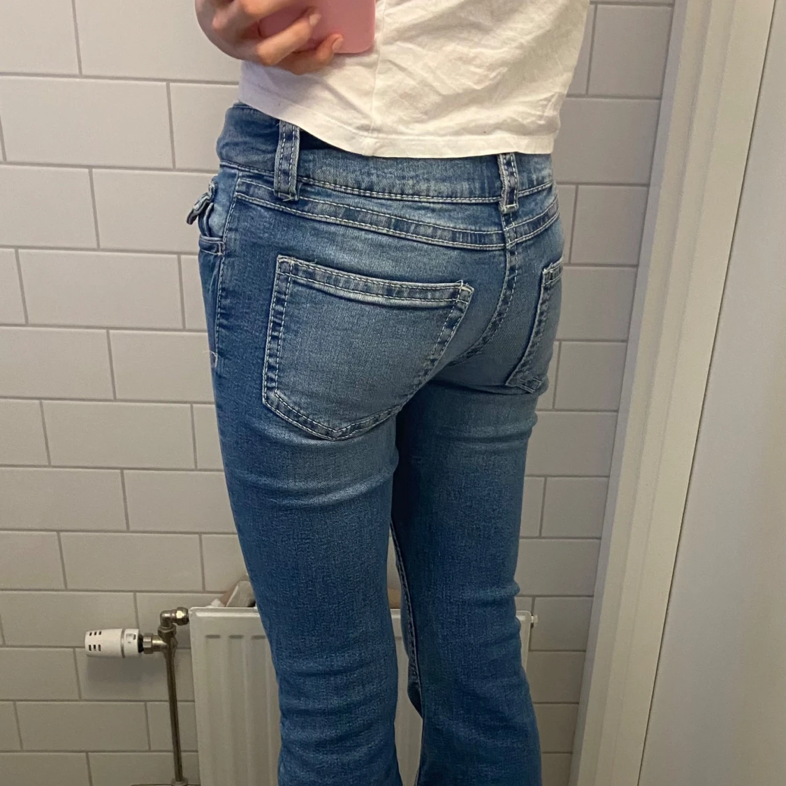 Blå bootcut jeans från Gina Tricot - 1