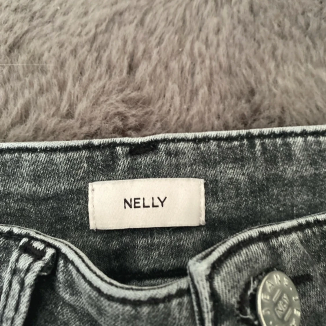 Grå bootcut jeans från Nelly - 2