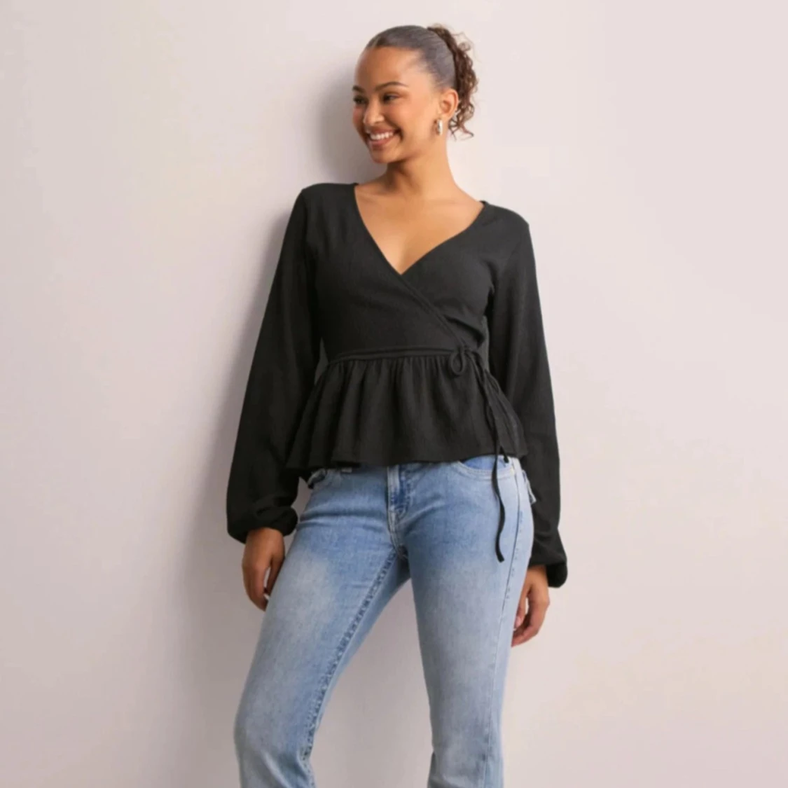 Svart omlott tröja från Nelly❣️ - 1