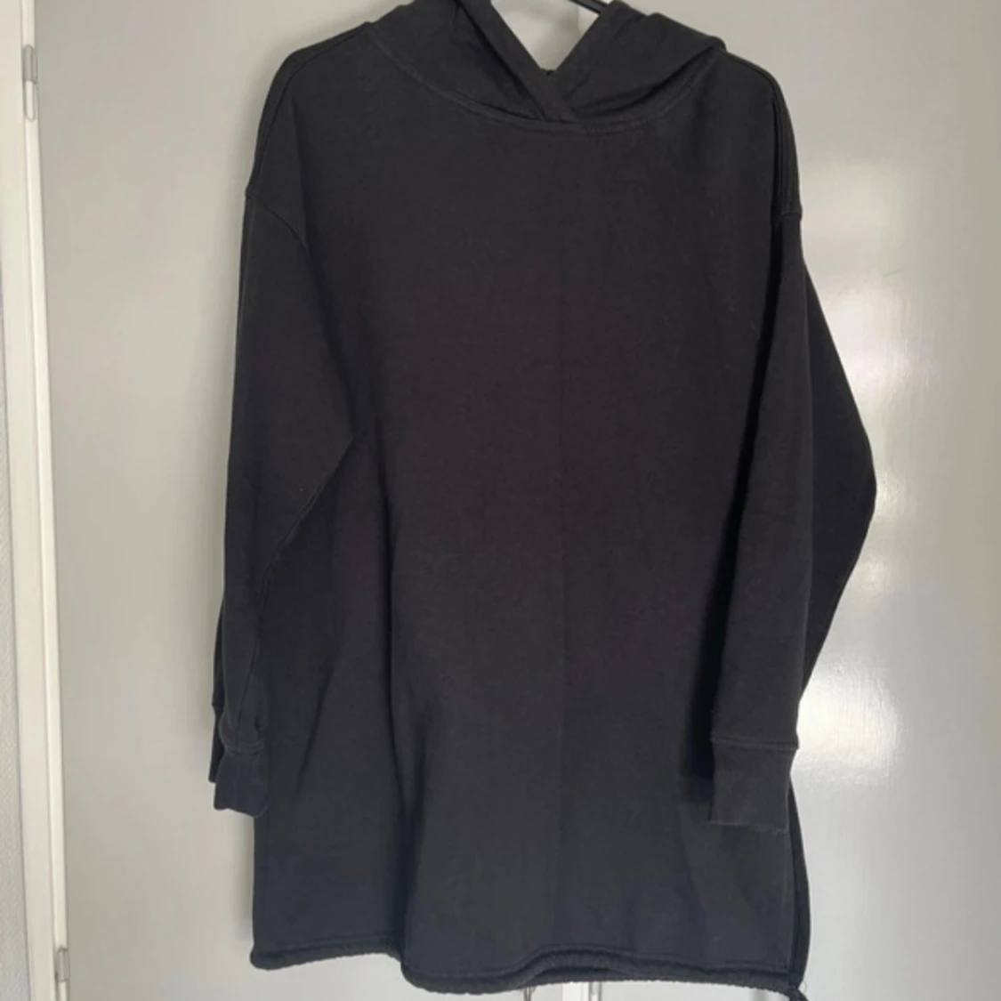 Svart lång hoodie från 157 XS/S