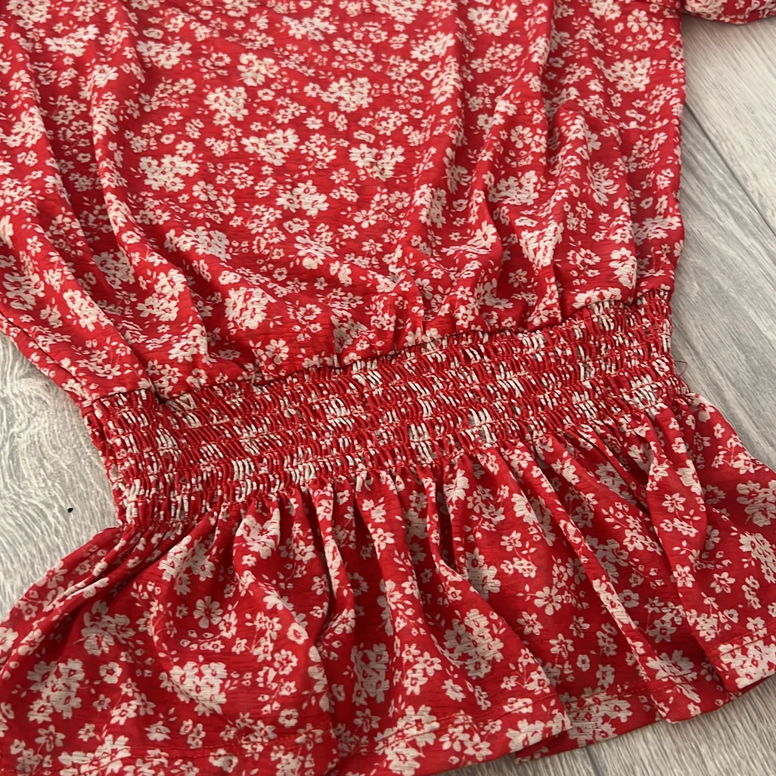 Röd blommig blus - 2