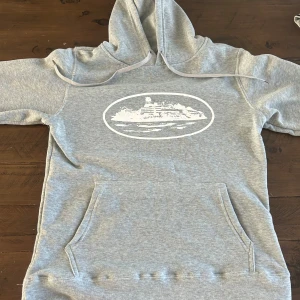 Corteiz hoodie (ej använd) - Corteiz hoodie säljes. Då den är för liten för mig, aldrig använd Storlek M