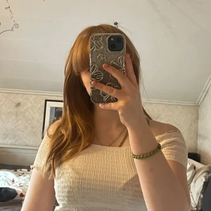 Off the shoulder topp, olika färger - Jag säljer dessa fina off the shouldee toppar från Lager 157, ingen är använd eller har någon difekt överhuvudtaget. Säljer alla i en bunt eller om du vill bara ha en färg så går det fint. Alla är samma storlek