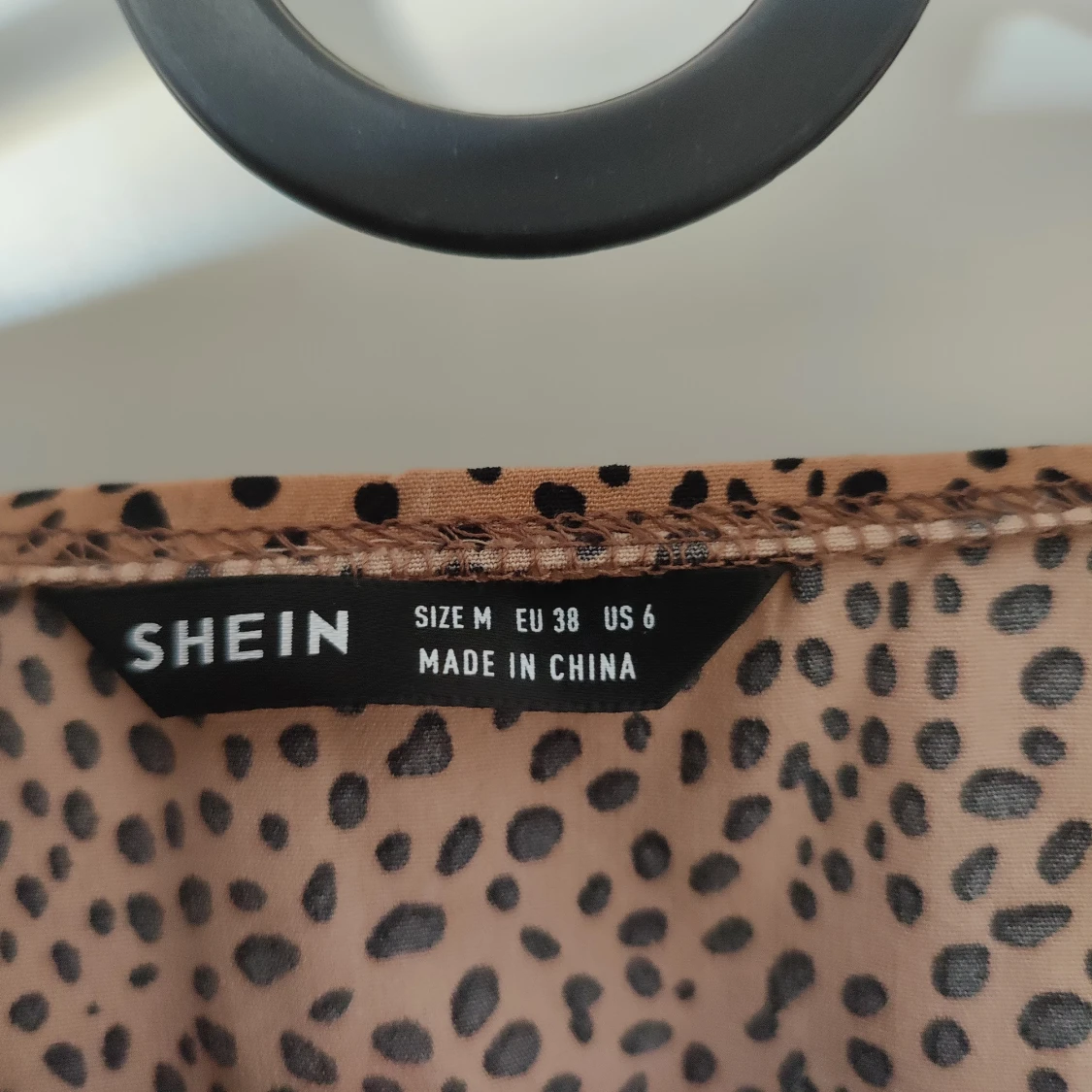 Mönstrad omlottklänning från Shein - 2