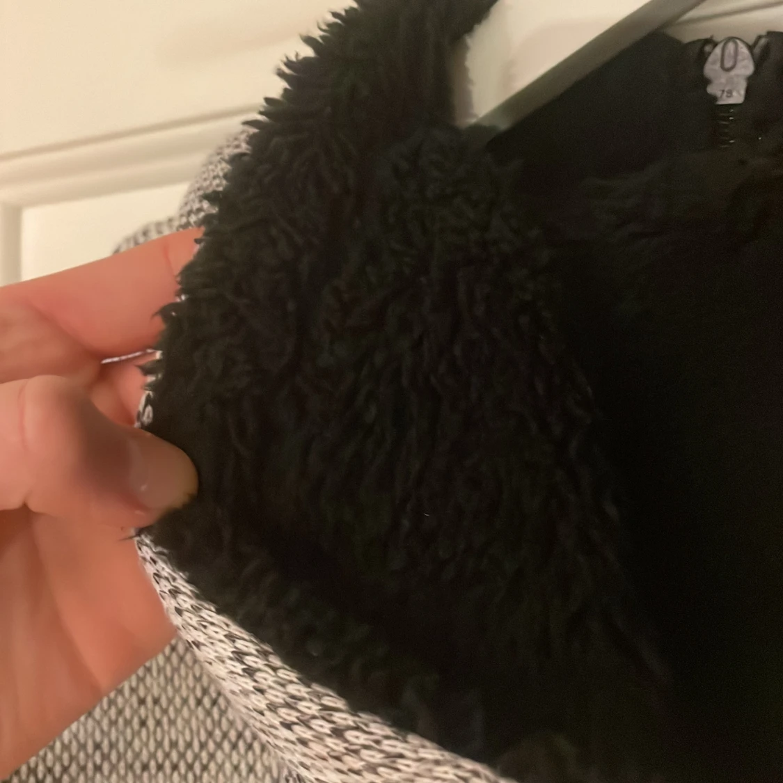 Grå och svart jacka/hoodie från Smog - 3