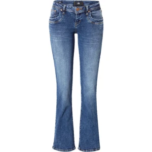 Ltb jeans valerie - Skulle säga att de är i nyskick förutom att ena benet är lite slitet i kanten! I 25/30 ❤️