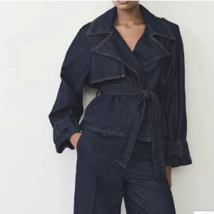 Söker jeansjacka från mango - Söker denna slutsålda jeansjacka från mango i storlek S, kanske M,  till ett rimligt pris. Hör gärna av dig om du vill sälja🤗. 