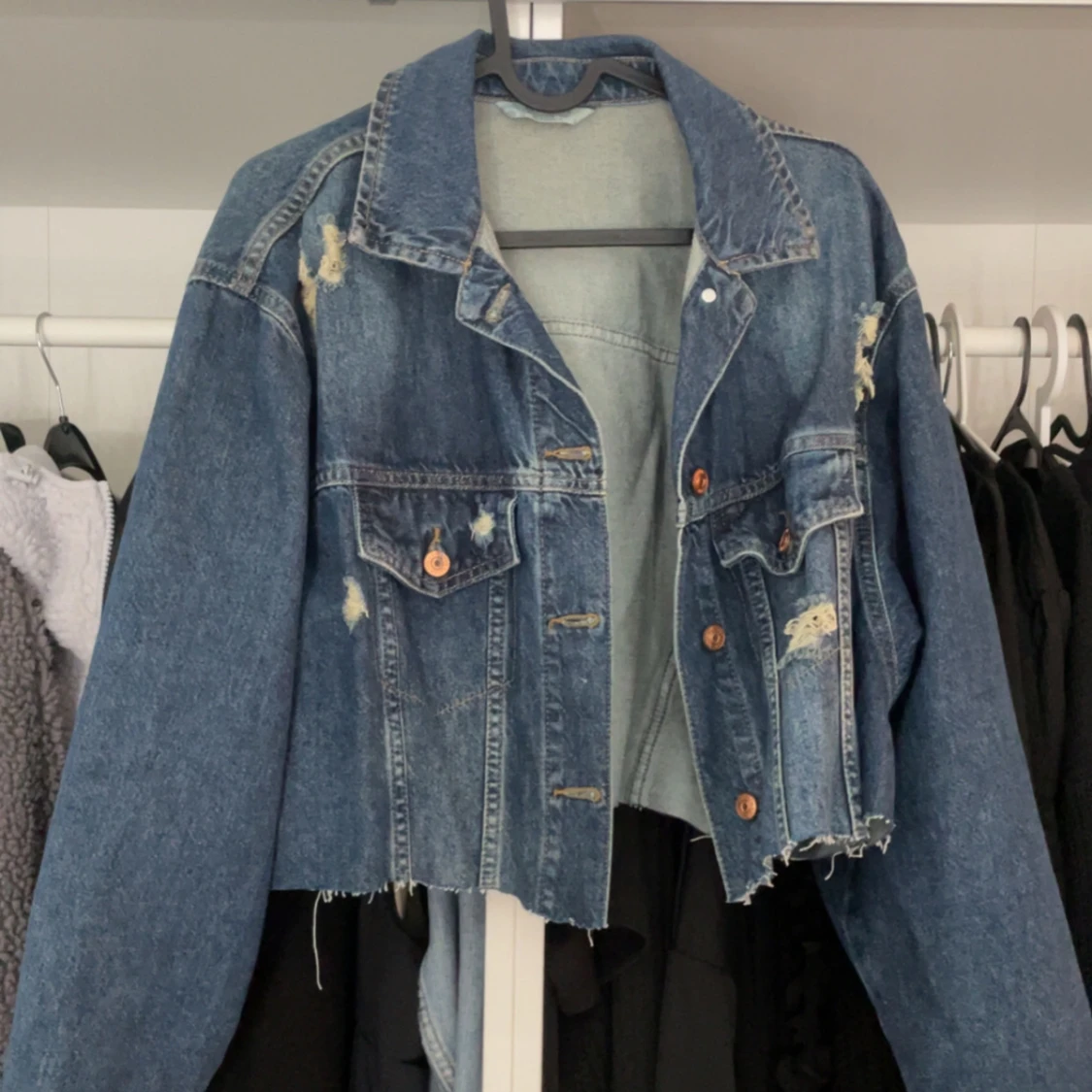 Blå croppad jeansjacka