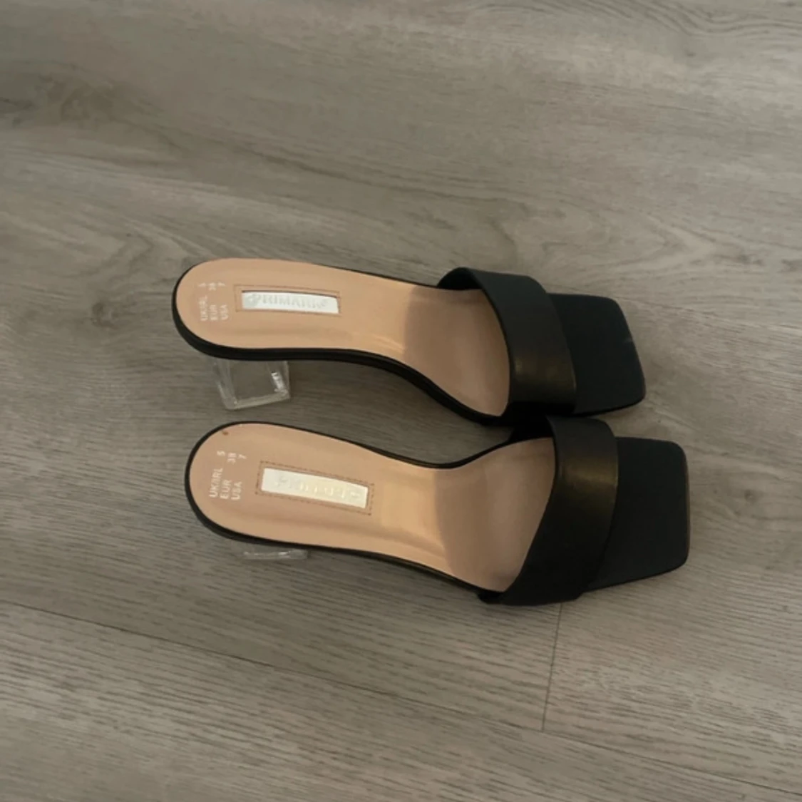 Svarta klackskor med transparent klack - 3