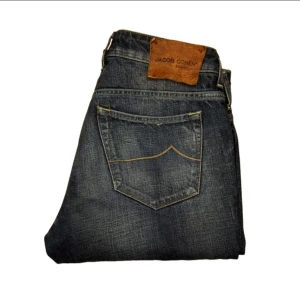Jacob Cohen Jeans - Jacob Cohen Premium Jeans | Storlek W31 | Fint skick 9/10 | Nypris Ca 4000 | Hör av dig vid fler frågor // Loretti Fashion UF