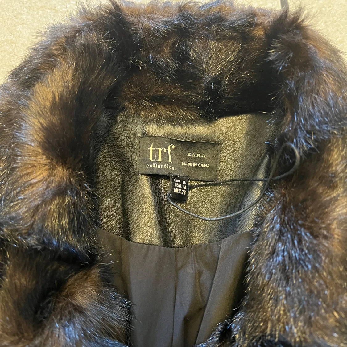 Svart pälsjacka från Zara - 1