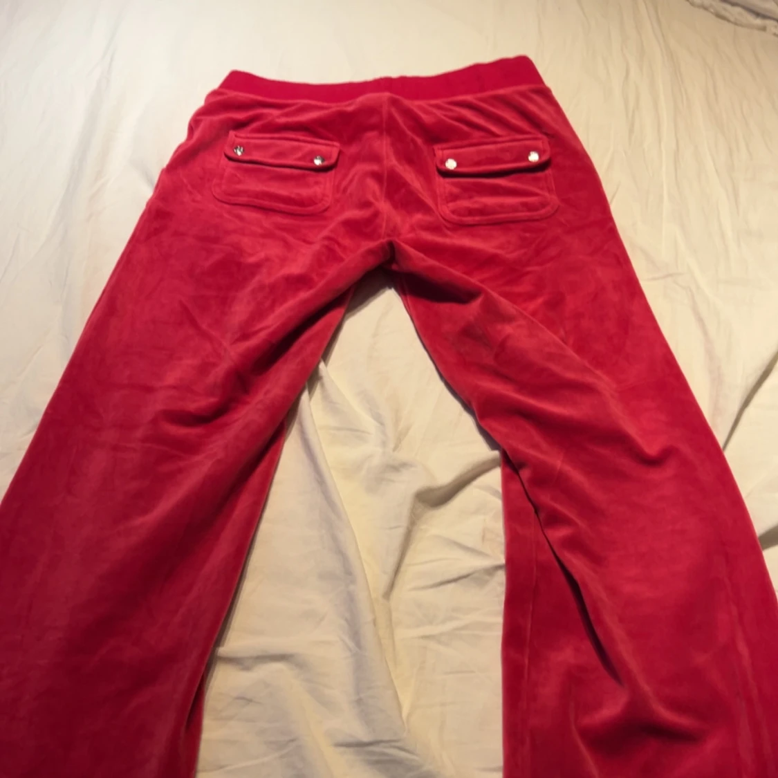 Röda mjukisbyxor från Juicy Couture - 1